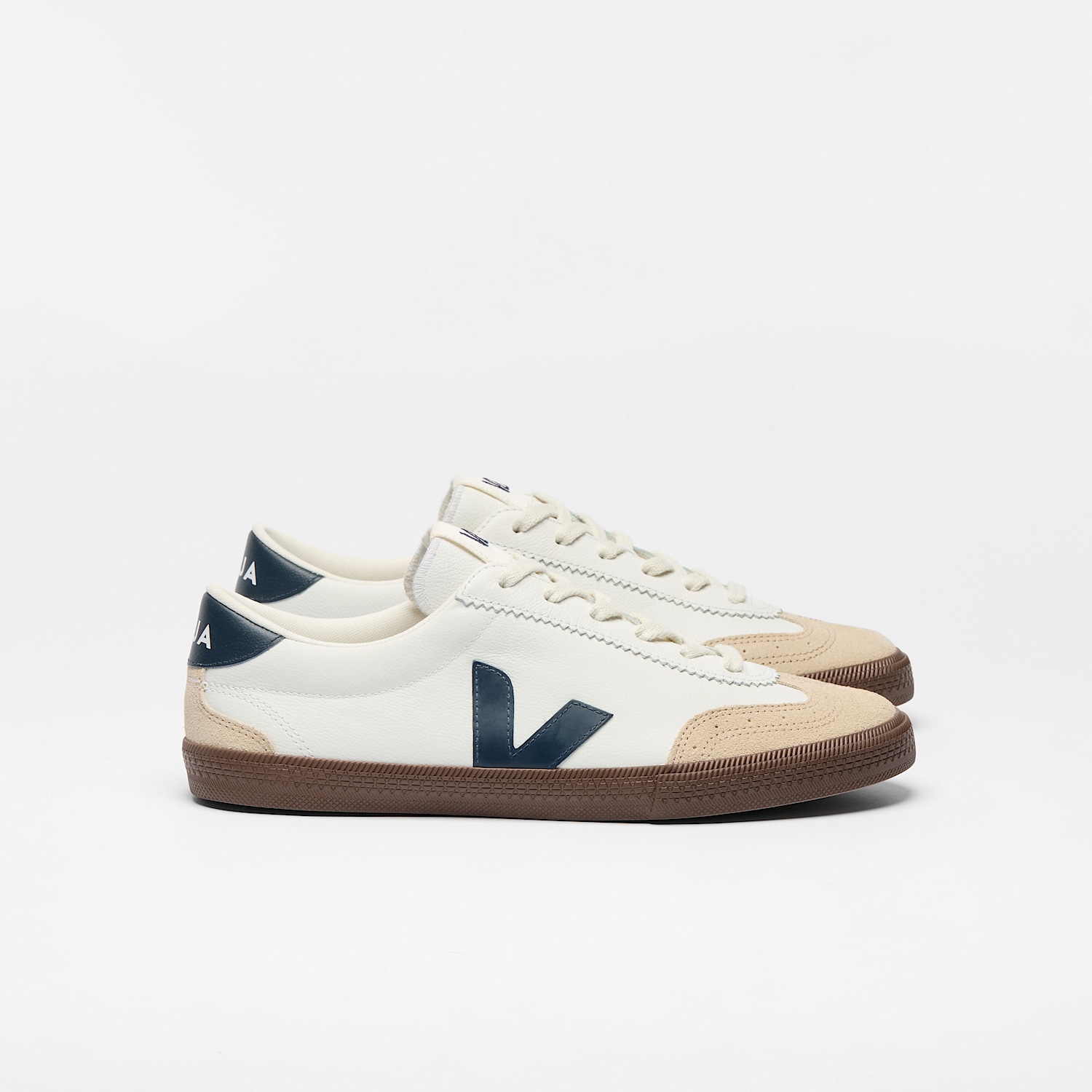 veja-sneakers-volley-organic-leather-white-vo2003531_1