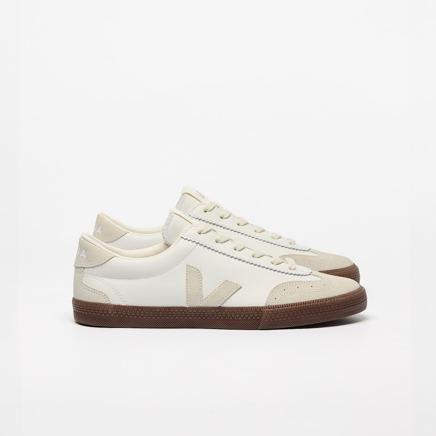 veja-sneakers-volley-organic-leather-white-vo2021383_1